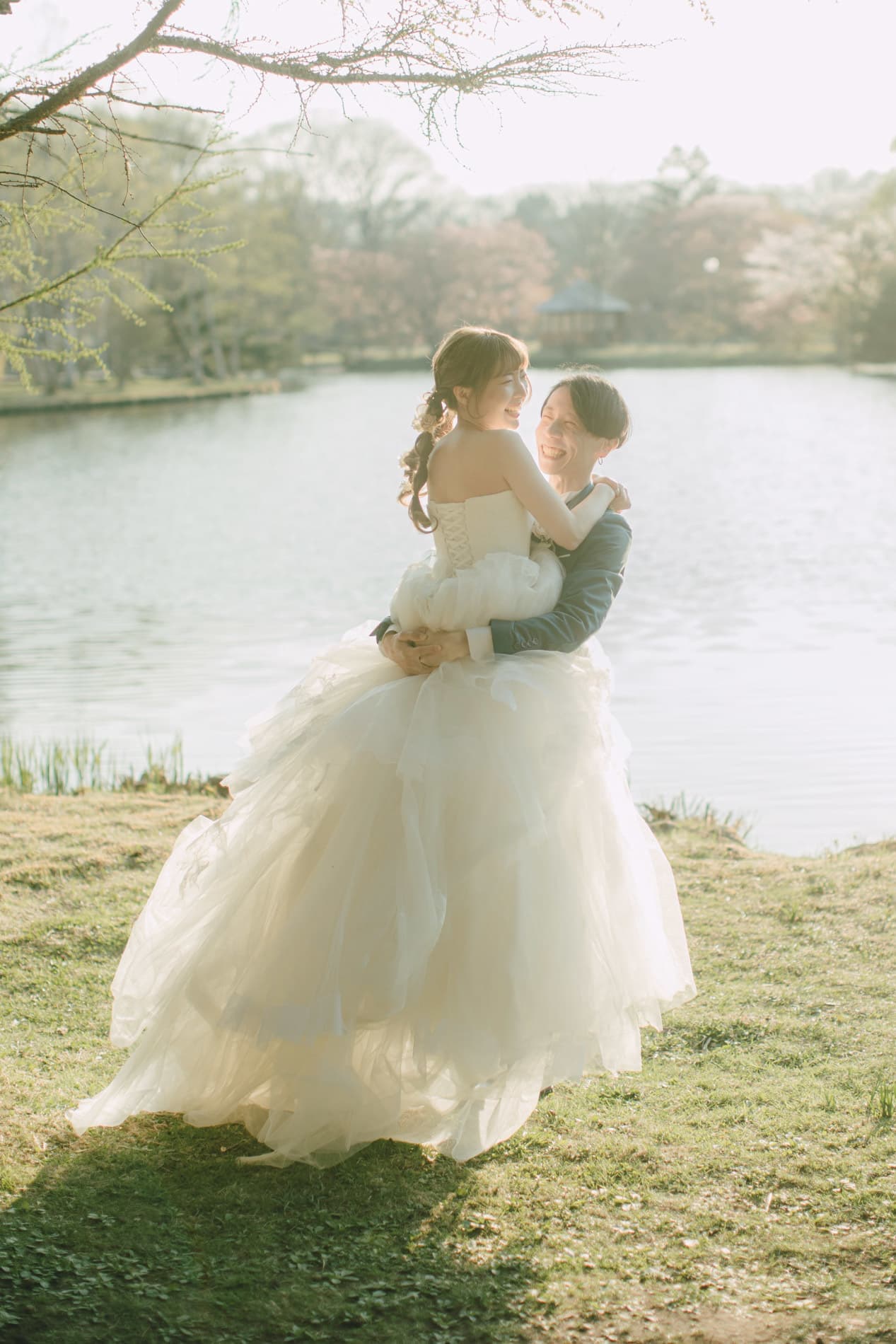 春の軽井沢で撮影するアールビースタジオのフォトウェディング/前撮り