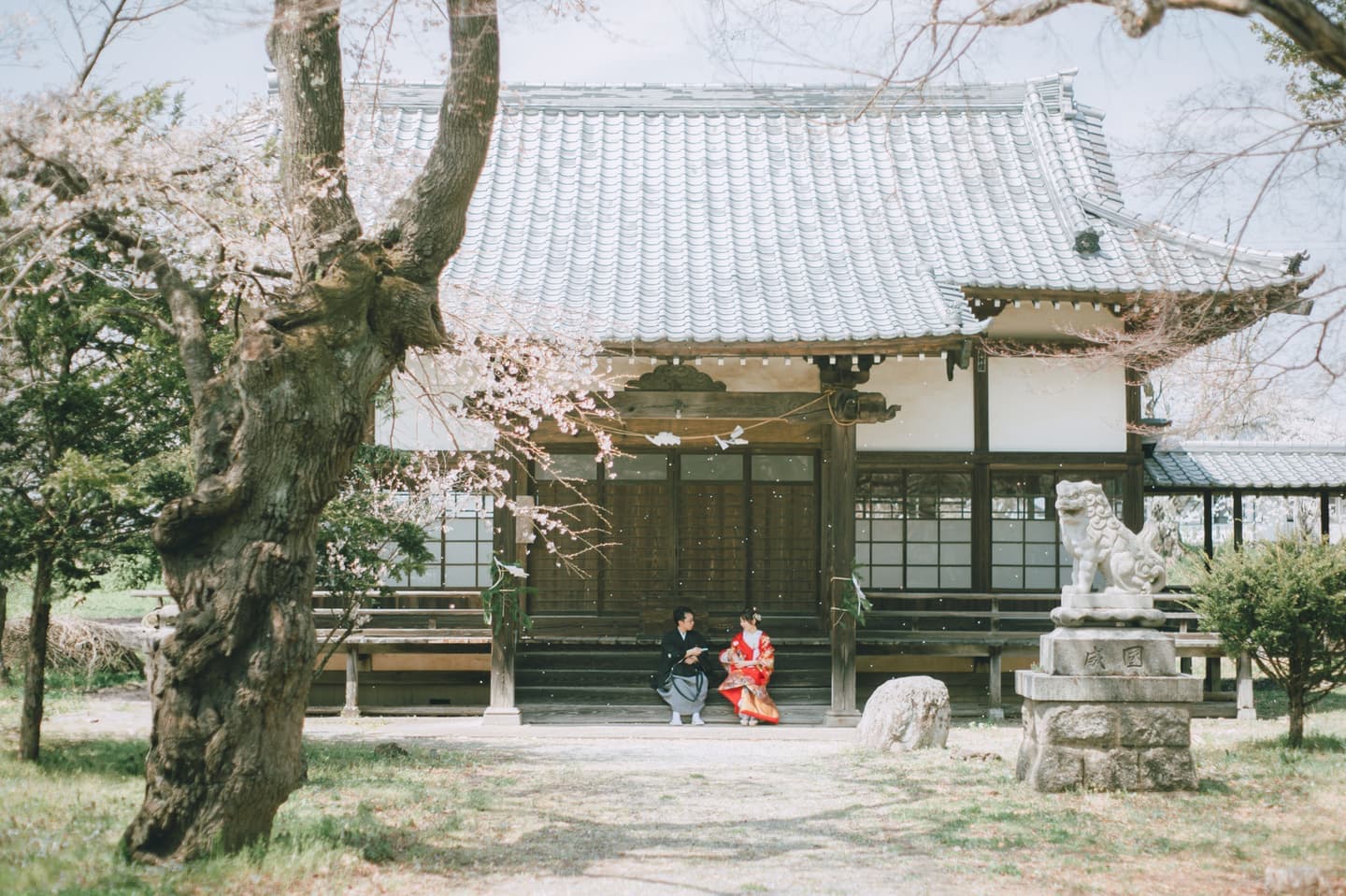 春の軽井沢で撮影するアールビースタジオのウェディングロケ